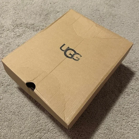 UGG Maxi Curly Platform Slipper - Picture 5 of 5